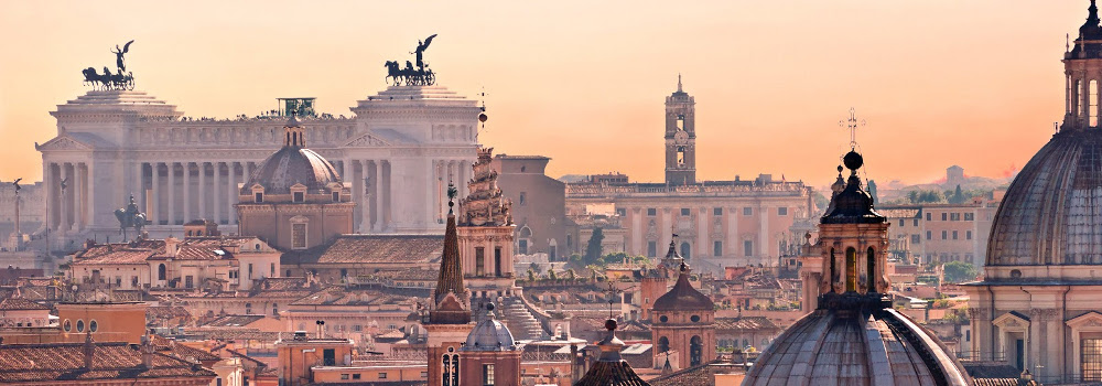Vista dei musei di Roma dall'alto, in primo piano il Vittoriano.